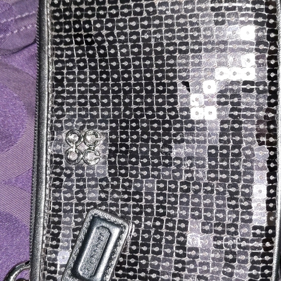 COACH SET RARE PURPLE MEDIUM HANDBAG WITH BEAUTIFUL NEW PURPLE SEQUENCE WRISTLET - Picture 2 of 4